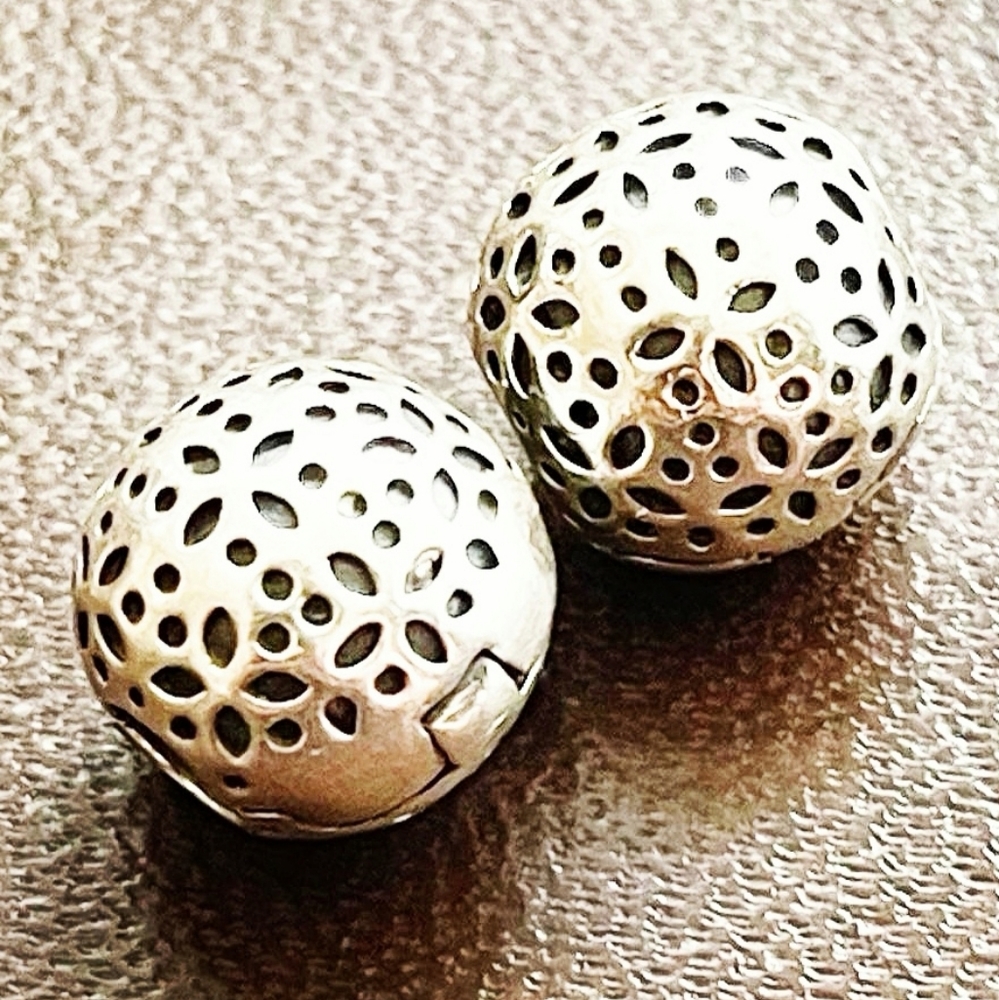 2 Authentic Pandora " Art nouveau lace " clips #791011 hard to find , perfect